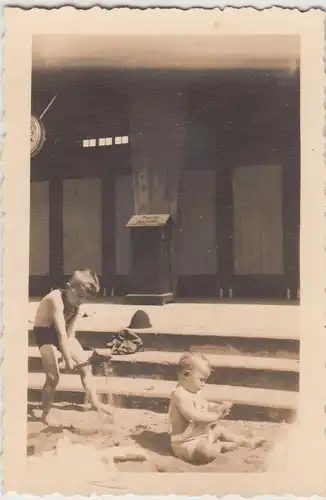 (F19556) Orig. Foto Kinder Karl-Otto u. >Wölfchen< im Volksbad 1933