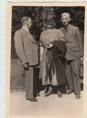 (F19532) Orig. Foto Personen im Freien, Spaziergang 1939