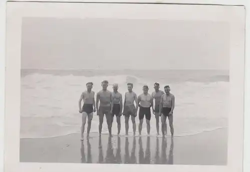 (F19501) Orig. Foto deutsche Soldaten i. Frankreich, am Strand 1940er