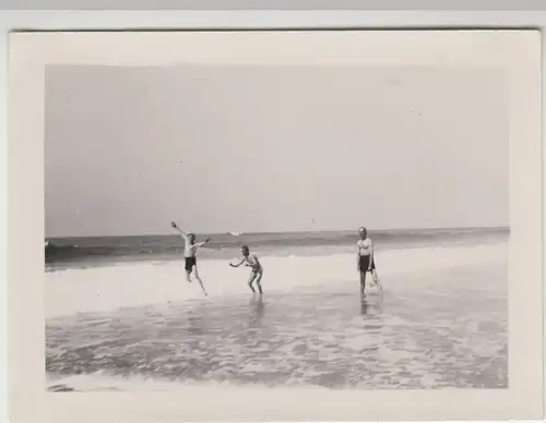 (F19493) Orig. Foto deutsche Soldaten i. Frankreich, am Strand 1940er