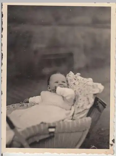 (F19481) Orig. Foto Kleinkind Gisela im Korbwagen 1939