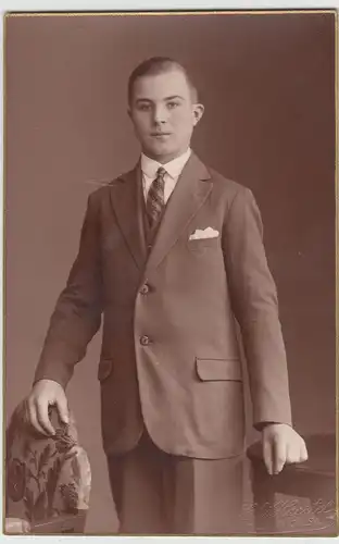 (F19458) Orig. Foto junger Mann, Kabinettfoto Limbach i.Sa. 1930er