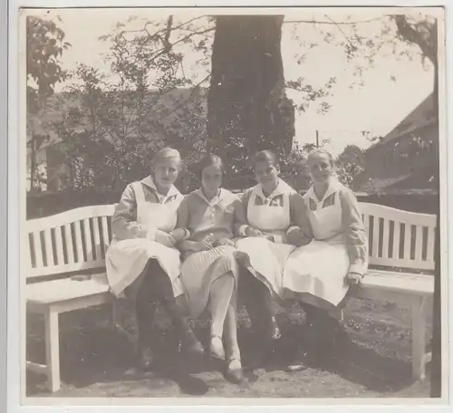 (F19416) Orig. Foto Kloster Wöltingerode, Damen d. Frauenschule a. Bank 1929