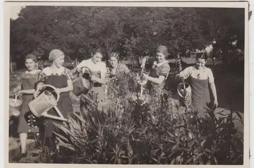 (F19355) Orig. Foto Kloster Wöltigerode, Frauenschule 1928, Gartenarbeit