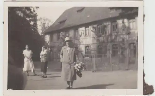 (F19354) Orig. Foto Kloster Wöltigerode, Damen am Gebäude 1928