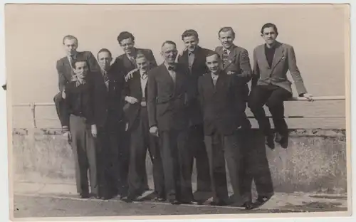 (F19270) Orig. Foto Gruppenbild Lehrabschlusprüfungslehrgang Heiligendamm 1950