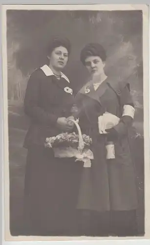 (F19255) Orig. Foto Damen m. Blumenkorb und Spendenbüchse, Kabinettfoto 1920er
