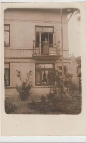 (F19233) Orig. Foto junge Frau auf dem Balkon 1920/30er