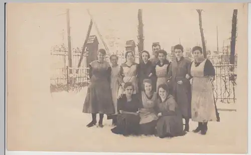 (F19203) Orig. Foto junge Damen im Winter im Freien 1920/30er