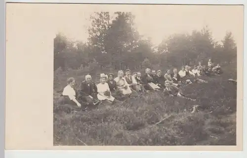(F19193) Orig. Foto Personen aufgereiht im Freien 1920/30er