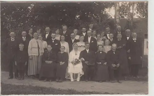 (F19190) Orig. Foto Hochzeit, Gruppenbild im Freien 1930-50er