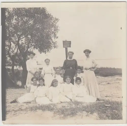 (F19183) Orig. Foto junge Frauen am Badesee >Baden erlaubt< 1920er