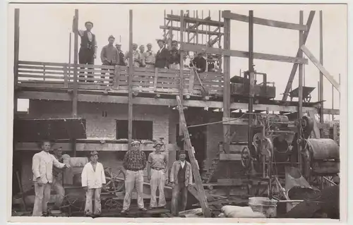 (F19149) Orig. Foto Männer beim Bau eines Hauses, Mischer, Aufzug