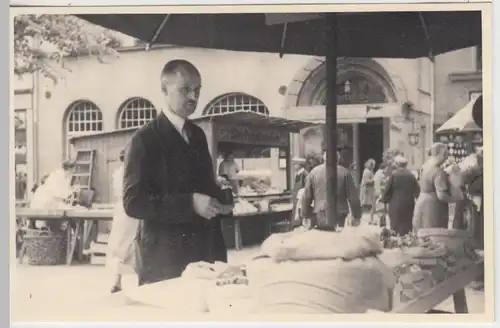 (F19099) Orig. Foto Jena, Markttag 1939, Mann am Stand, Hotel Sonne