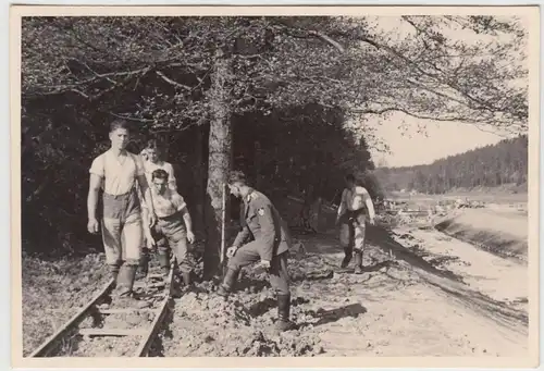 (F19069) Orig. Foto Baustelle Feldbahn, Männer vom R.A.D.-Lager Dietzhausen 1939