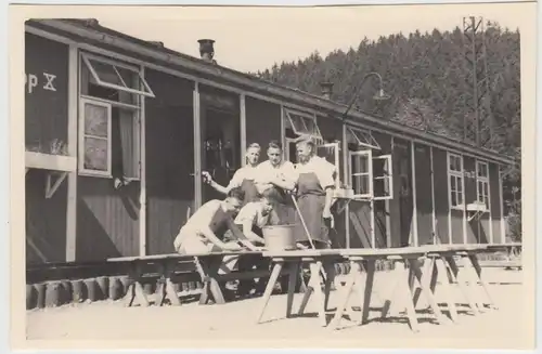 (F19045) Orig. Foto R.A.D.-Lager Dietzhausen, Reinigungsdienst a.d. Baracke 1939