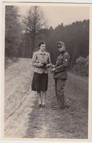 (F18983) Orig. Foto R.A.D.-Soldat mit Dame in Suhl Dietzhausen 1939