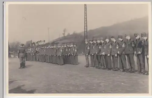 (F18979) Orig. Foto R.A.D.-Lager Dietzhausen, Angetreten auf dem Hof 1939