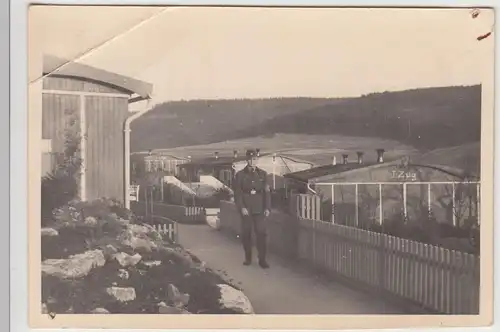 (F18975) Orig. Foto R.A.D.-Lager Dietzhausen, Soldat im Barackengelände 1939