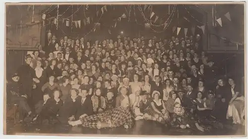 (F18932) Orig. Foto Karneval, Fasching, große Gruppe im Saal, Enschede 1930er