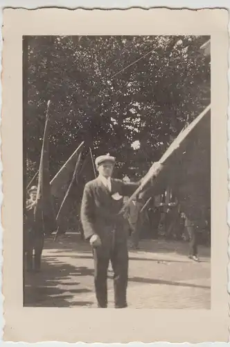 (F18926) Orig. Foto Männer Fahnenschwenker, Umzug 1930er