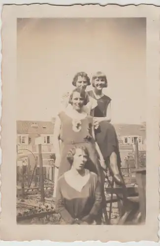 (F18921) Orig. Foto junge Damen im Freien, in Enschede 1930er