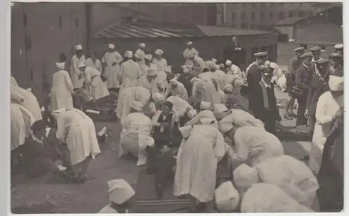 (F1889) Orig. Foto Latarett, Krankenschwestern, Verwundete, Übung? vor 1945