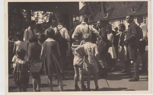 (F18849) Orig. Foto Kinder und Jugendliche a.d. Straße 1920/30er
