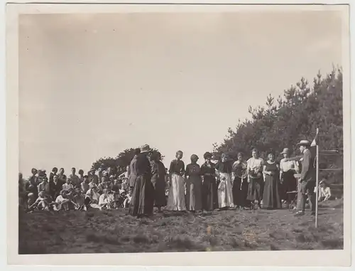 (F18836) Orig. Foto Personen im Freien, G.D.A. Lager 1928