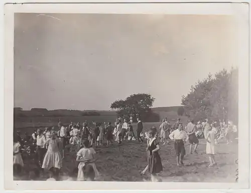 (F18835) Orig. Foto Personen im Freien, G.D.A. Lager 1928