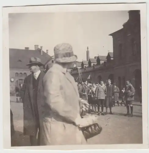 (F18824) Orig. Foto Jugendlich a.e. Platz (Hannover, Goslar?) 1920er