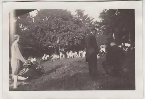 (F18821) Orig. Foto Jugendliche machen Rast, G.D.A. Lager 1928