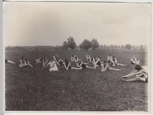 (F18789) Orig. Foto Hannover, Personen a. Wiese, Lager G.D.A. i.d. Leine 1928