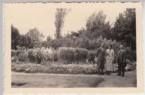 (F18733) Orig. Foto Brunsbüttelkoog, Personen im Park 1938