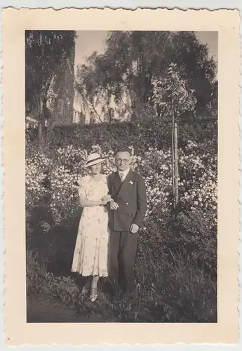 (F18671) Orig. Foto Paar im Freien, Spaziergang 1935