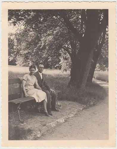 (F18667) Orig. Foto Stuttgart, Paar sitzt auf Bank 1935