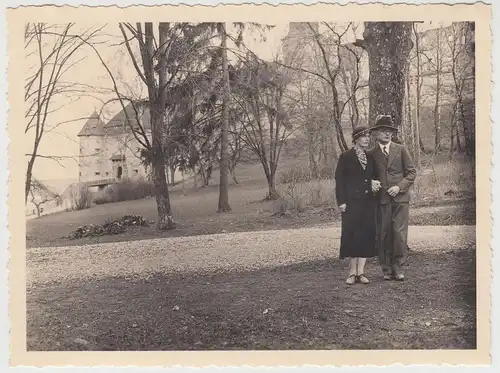 (F18665) Orig. Foto Heidenheim, Paar am Schloss Hellenstein 1935