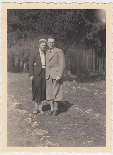 (F18662) Orig. Foto Paar im Freien, Spaziergang 1935