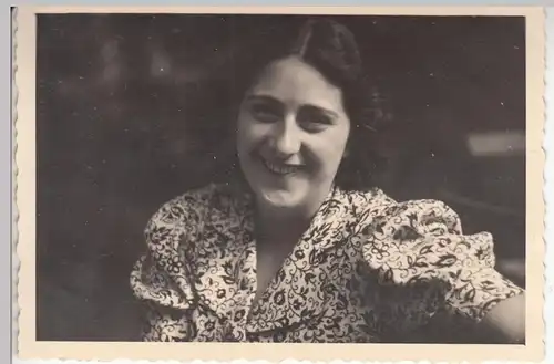 (F18644) Orig. Foto Porträt junge Frau 1940er