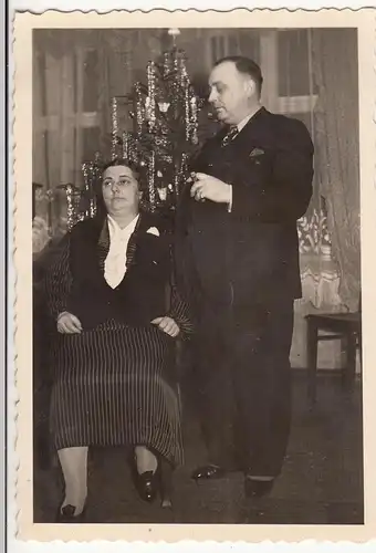 (F18601) Orig. Foto Ehepaar im Wohnzimmer, Weihnachten 1938