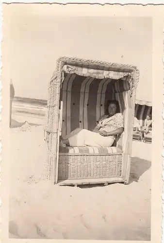 (F18578) Orig. Foto Heringsdorf, Frau sitzt im Strandkorb 1939