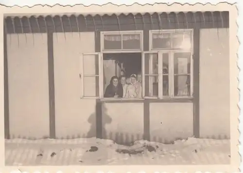 (F18555) Orig. Foto R.A.D.-Lager Karstädt (Prignitz), Frauen schauen aus Fenster