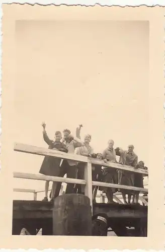 (F18513) Orig. Foto Dahme (Holstein), Personen a.d. Seebrücke winken 1939