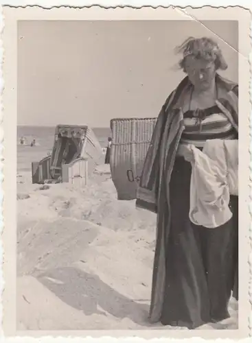 (F18502) Orig. Foto Dahme (Holstein), Frau am Strand, Strandkorb 1939