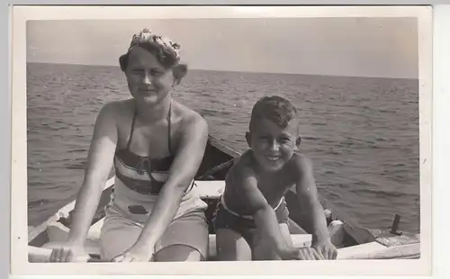 (F18491) Orig. Foto Dahme (Holstein), Frau u. Junge im Ruderboot 1939