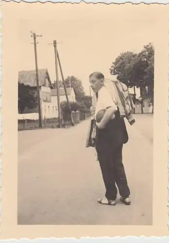 (F18473) Orig. Foto Dahme (Holstein), Mann auf der Straße 1939