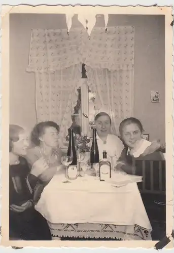 (F18447) Orig. Foto Personen im Raum, Feier 1930er