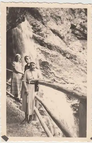 (F18413) Orig. Foto Chiemgau, Frauen am Staubfall 1935