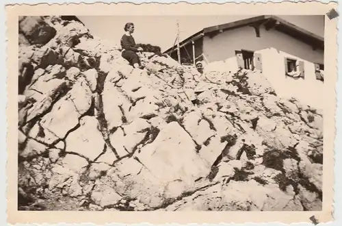 (F18403) Orig. Foto Hochfelln, Frauen machen Rast am Gipfelhaus 1935