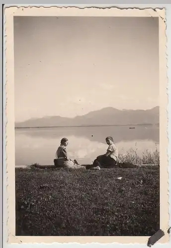 (F18384) Orig. Foto Chiemsee, Frauen auf der Fraueninsel 1935